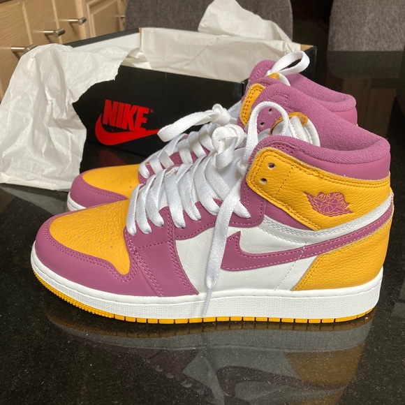 Jordan 1 High OG Brotherhood (Grade School) - Picture 3 of 8